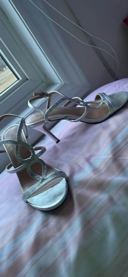 Call It Spring Silver High Heels Size 6 - photo 2