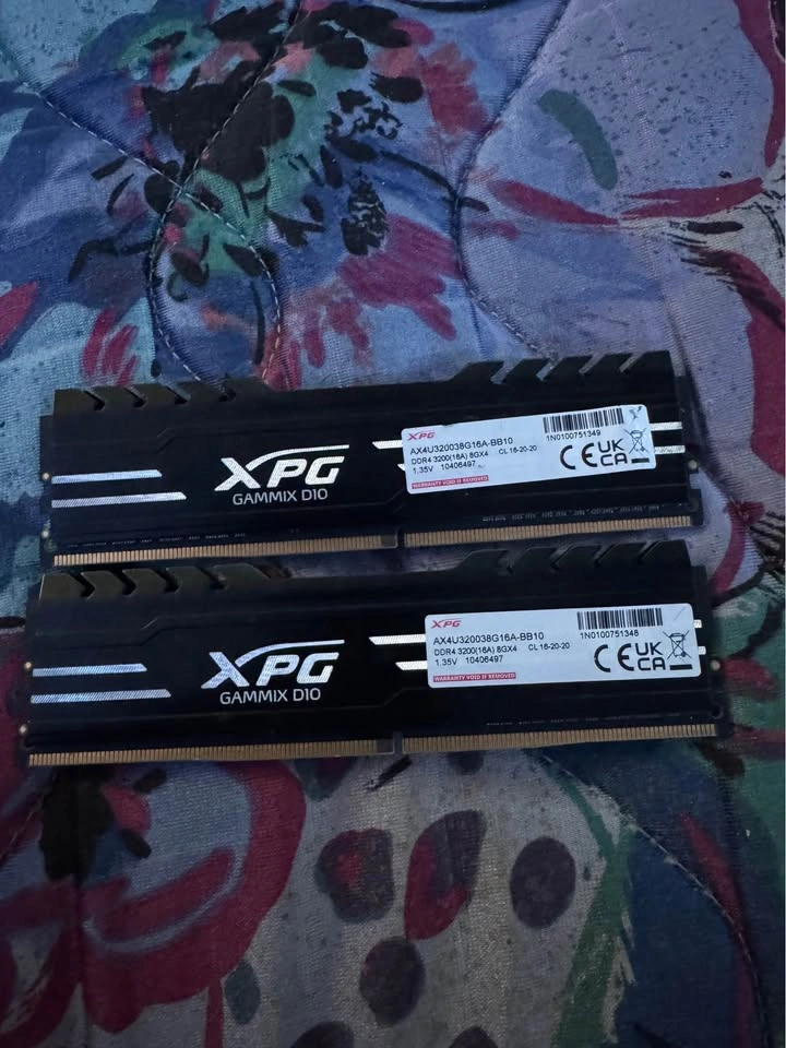 XPG GAMMIX D10 DDR4 3200(16A) 8GX4 RAM - photo 2