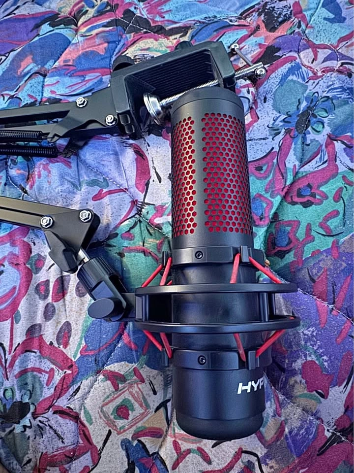 HYPER X MICROPHONE WITH BOOM ARM STAND