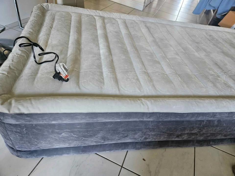 Brand New INTEX Air Mattress - Twin Size - photo 2