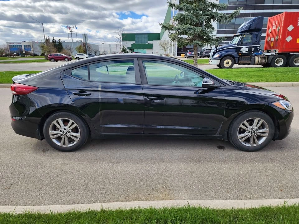 2017 Hyundai Elantra - photo 4