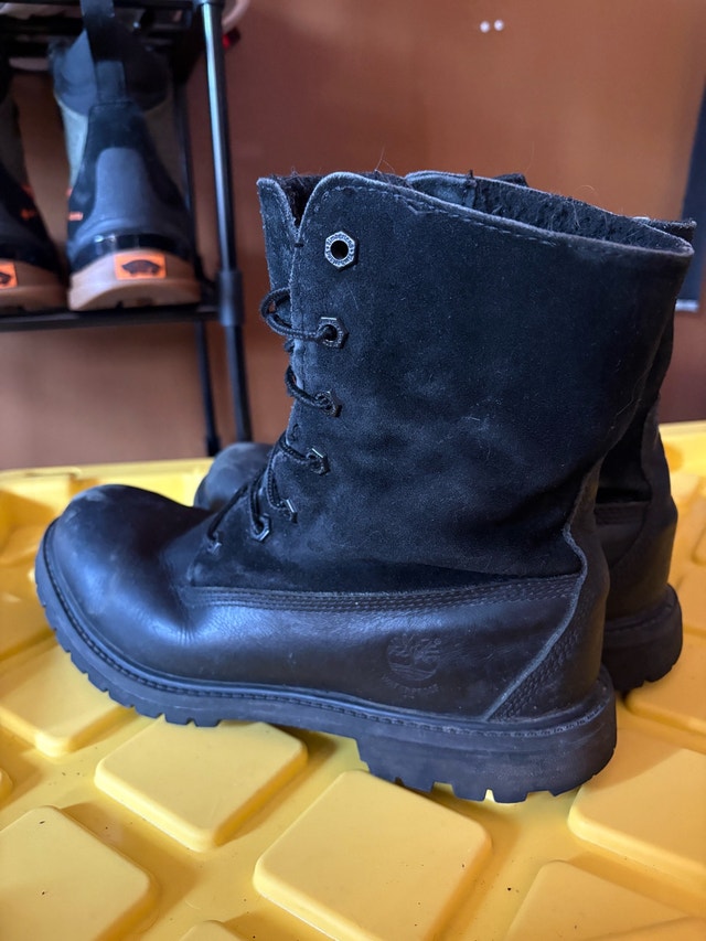 Women's Size 6.5 Timberlands - photo 2