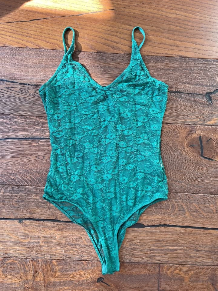 GREEN LACE ONE PIECE - MEDIUM