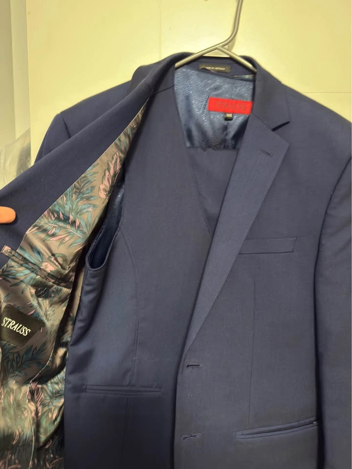 Strauss Menswear Navy 3 piece suit. - photo 2