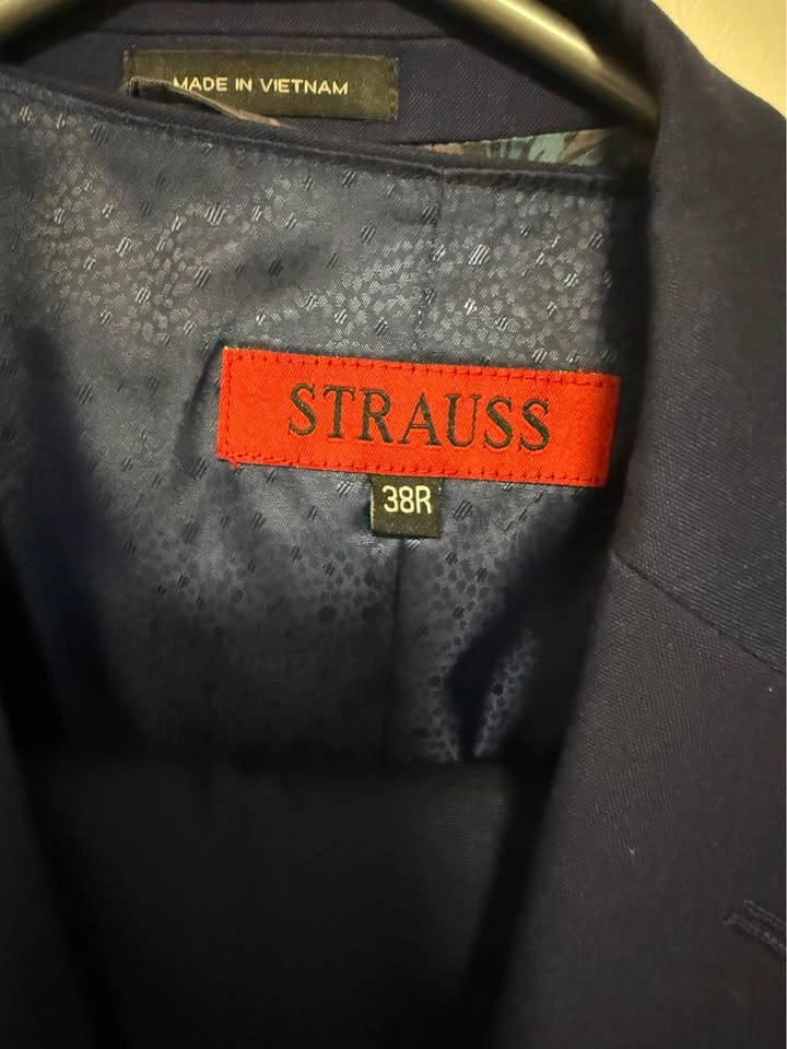 Strauss Menswear Navy 3 piece suit. - photo 3