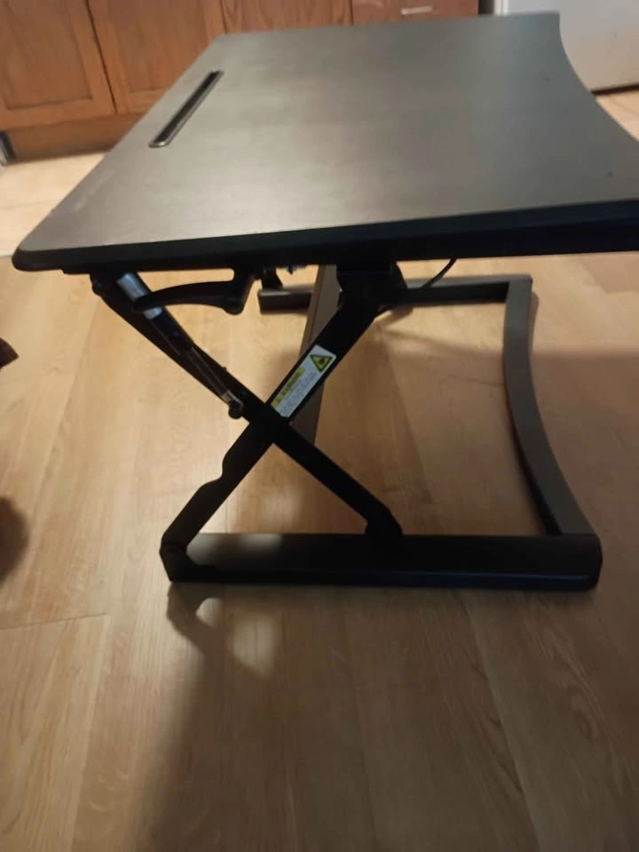 Easy adjustable com/laptop desk - photo 3