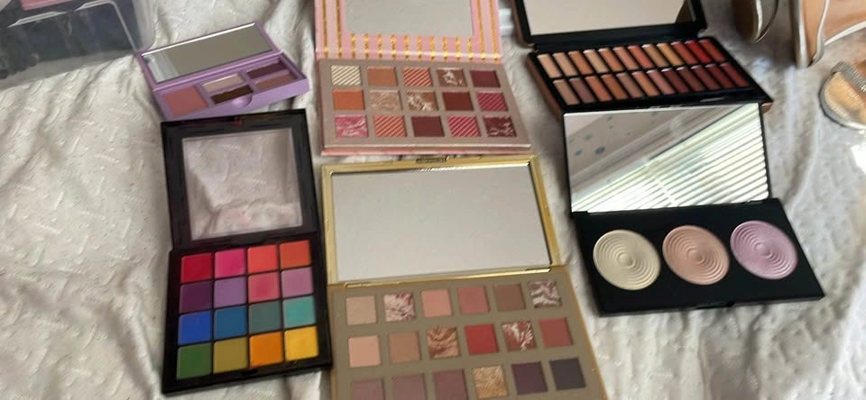 Makeup Palette Bundle - NYX, Revolution, Clinique, Ellen Tracy - photo 2