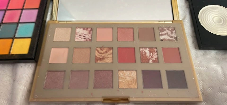 Makeup Palette Bundle - NYX, Revolution, Clinique, Ellen Tracy - photo 3