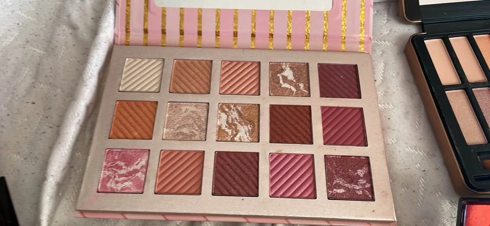 Makeup Palette Bundle - NYX, Revolution, Clinique, Ellen Tracy - photo 5