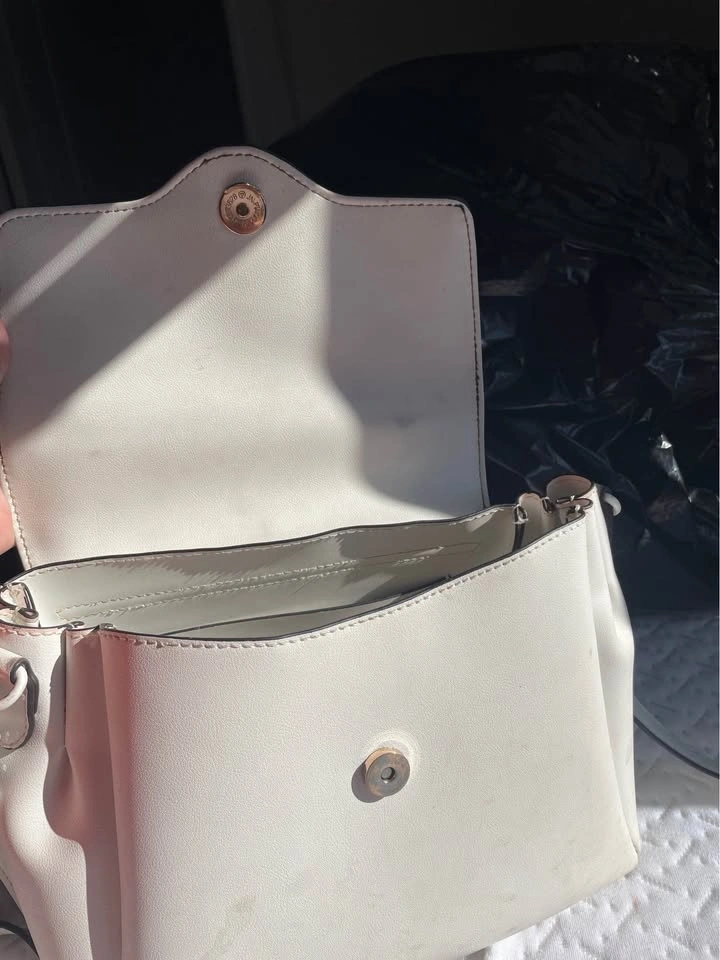 Guess White Crossbody Handbag - photo 2