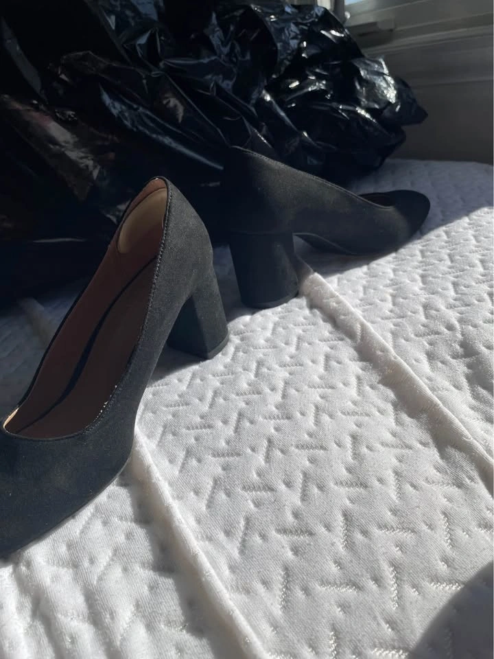 Time and Tru Black Suede Block Heels Size 6 - photo 3