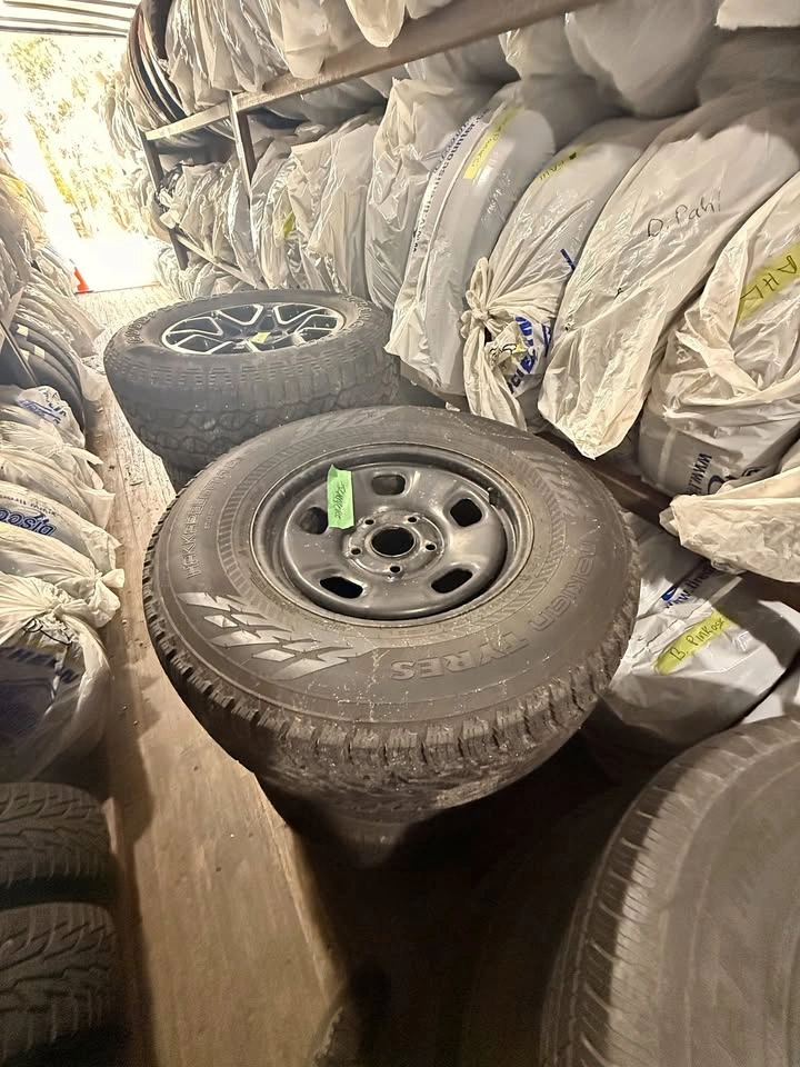 Nokian Hakkapeliitta R3 SUV Winter Tires on Rims - 265/70R17 (Se