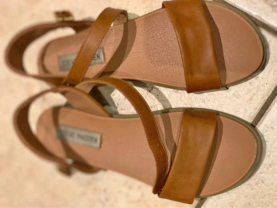 Steve Madden Brown/Tan Leather Sandals - Size 6