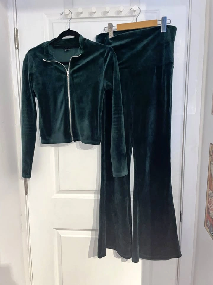 SUPER SOFT AND COMFY GREEN VELVET SET