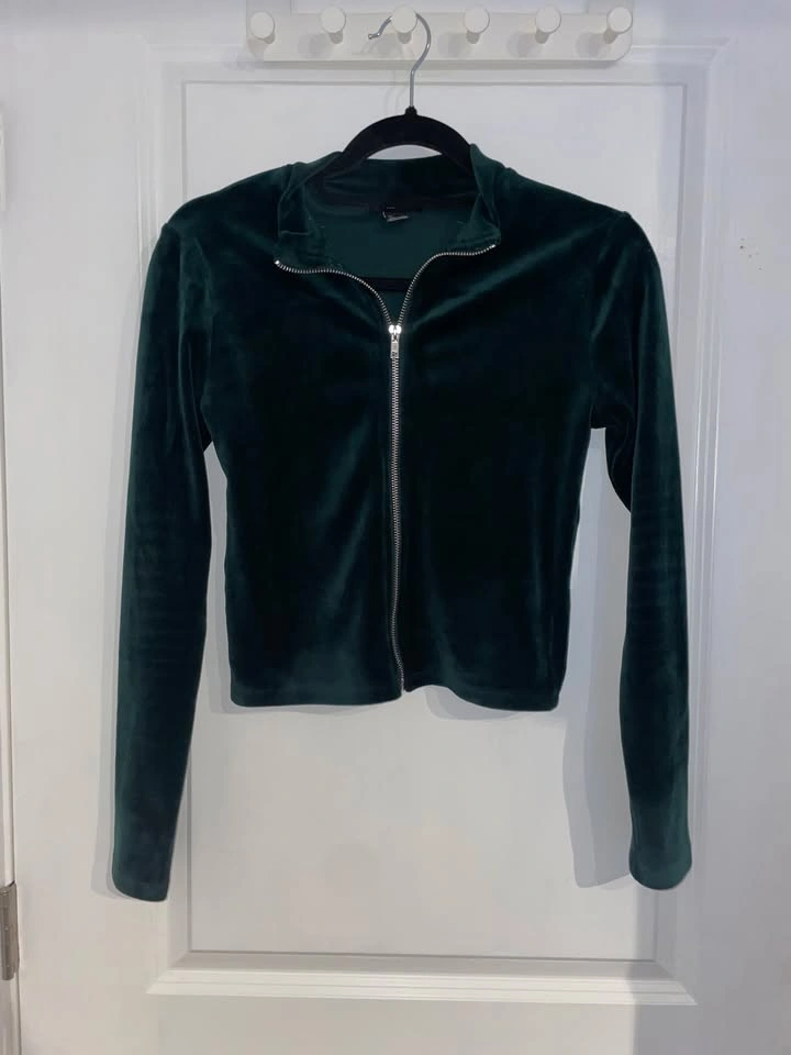 SUPER SOFT AND COMFY GREEN VELVET SET - photo 2