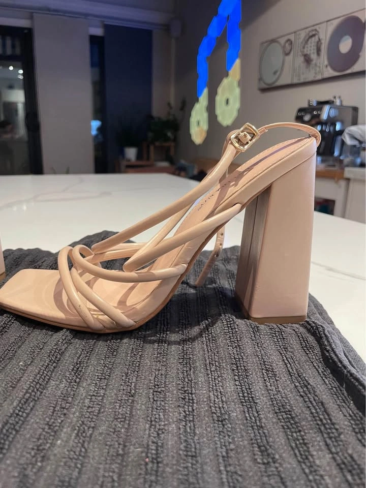 Nude strap heels - size 38 / 7.5 - photo 3