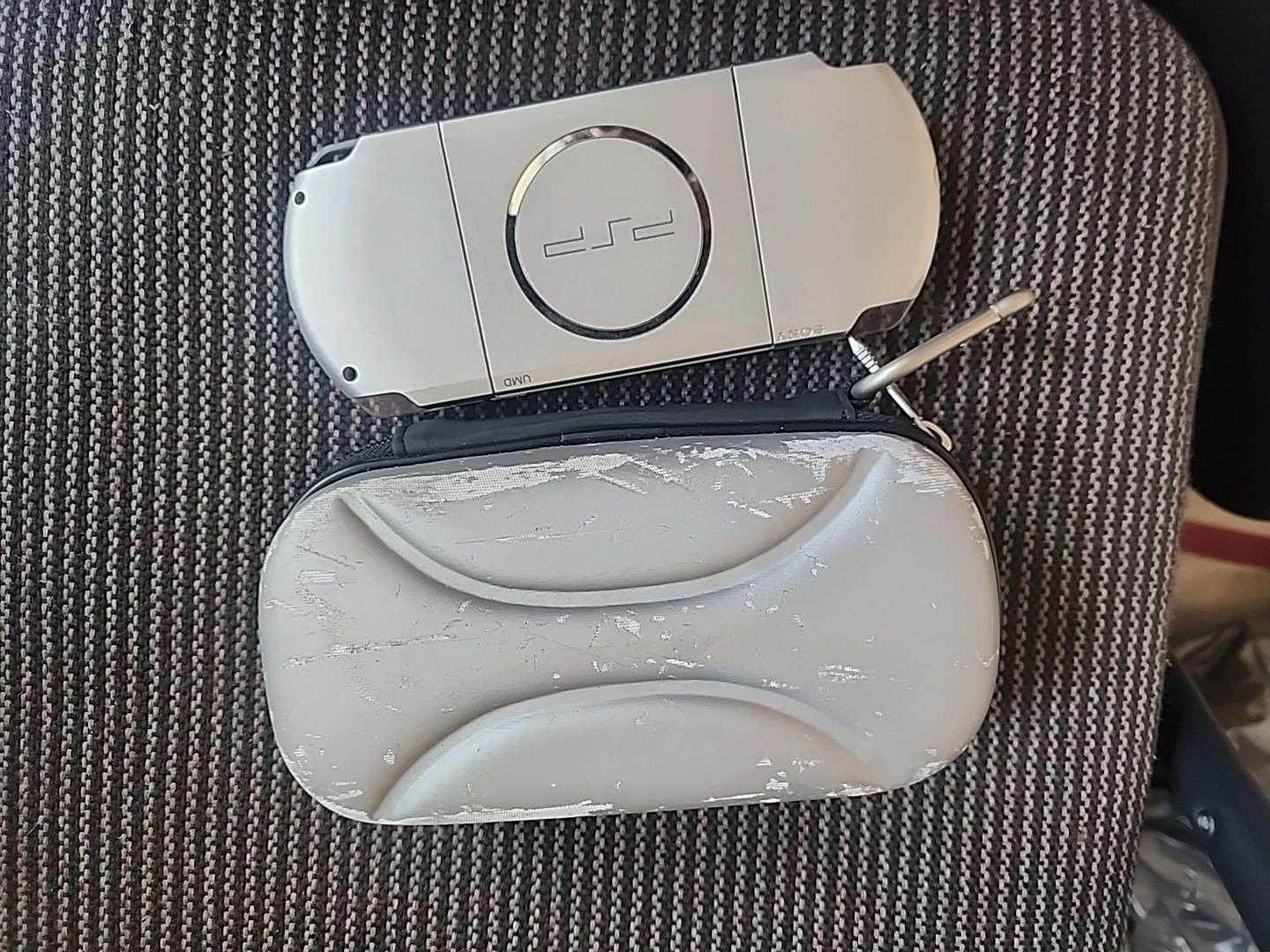 PSP 3001 Console with 14 Games, 2 Movies & 8GB Card - photo 2