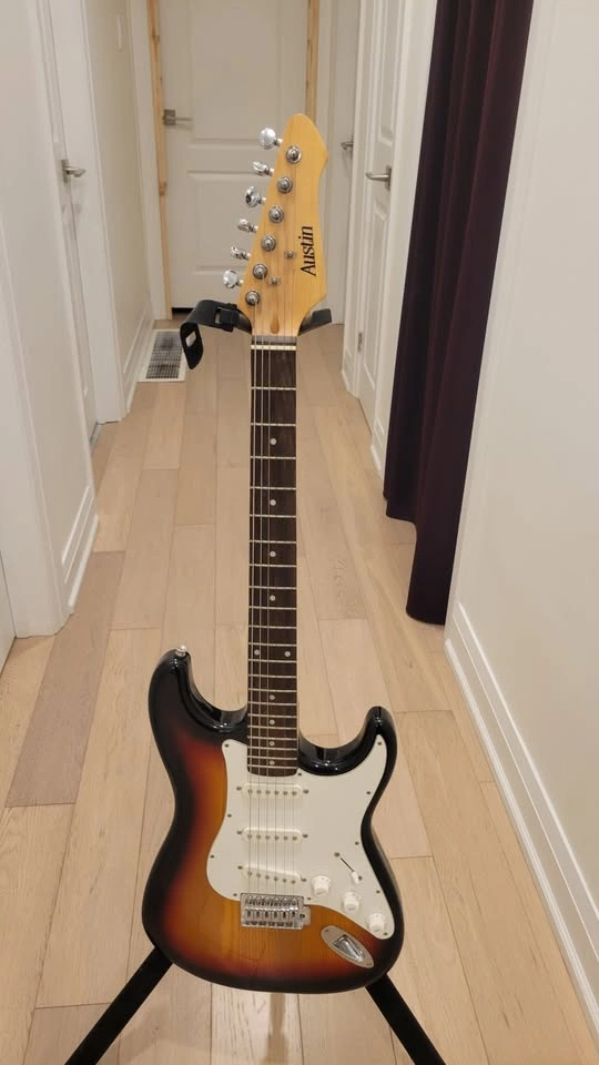 $220 Austin Stratocaster Electric Guitar - photo 2