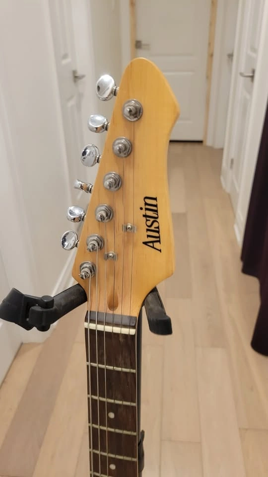 $220 Austin Stratocaster Electric Guitar - photo 4