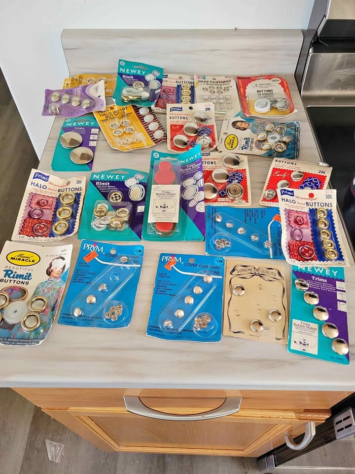 Huge Vintage Sewing Lot – 1960s/70s Button Cards & Brass Hardwar