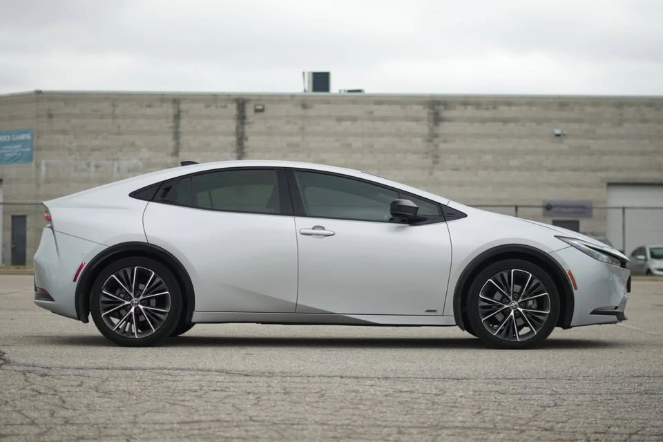 2024 Toyota Prius XLE AWD-e - photo 2