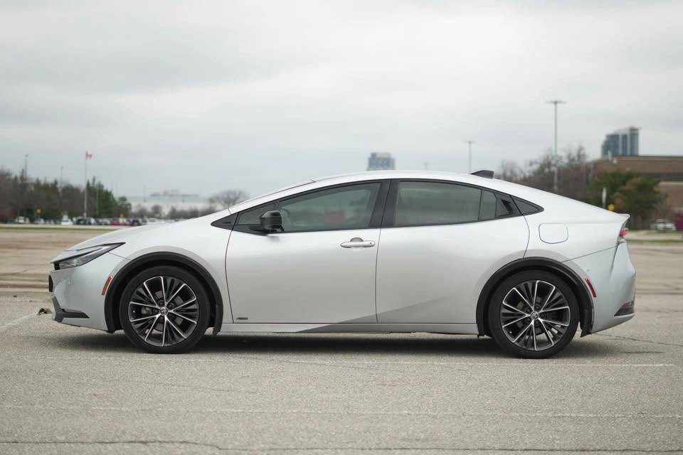2024 Toyota Prius XLE AWD-e - photo 3