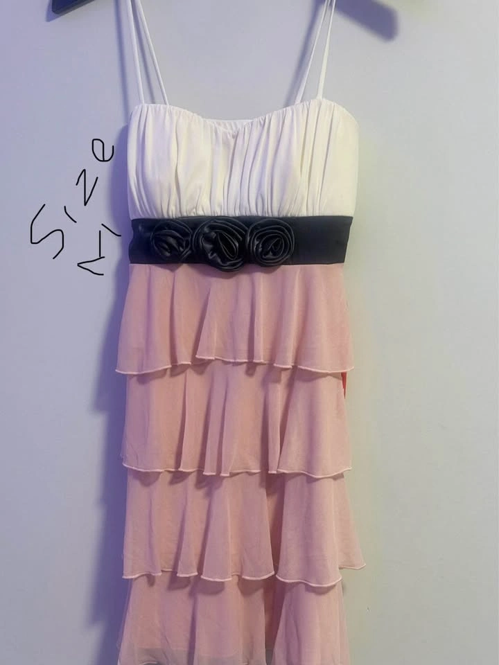 White Pink Tiered Dress w/ Black Rosette Belt Size M - photo 2