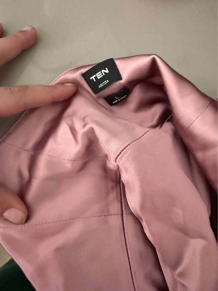 Aritzia Satin Cropped Top - photo 3