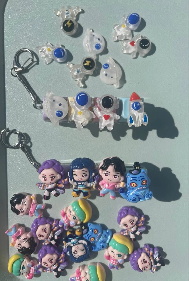 Custom keycaps with hand-glued decorative charms - photo 2
