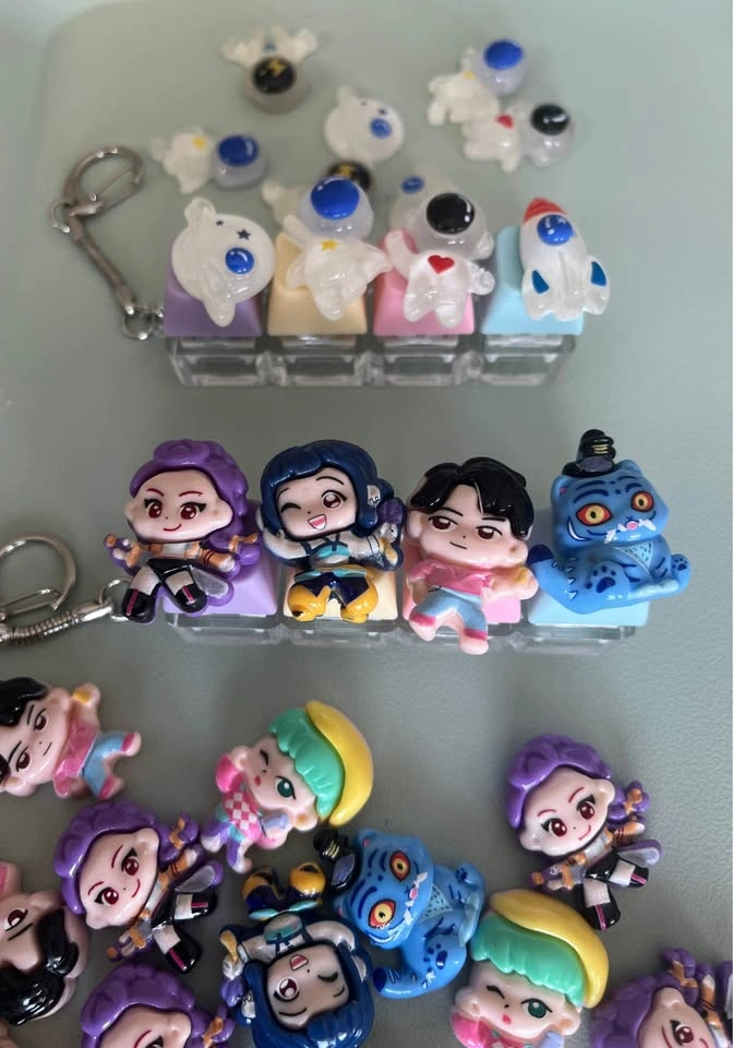 Custom keycaps with hand-glued decorative charms - photo 4