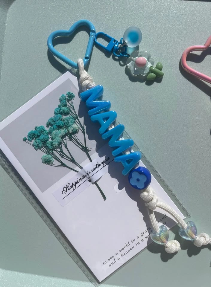 Handmade Name Keychain with Dried Flower Card - photo 2
