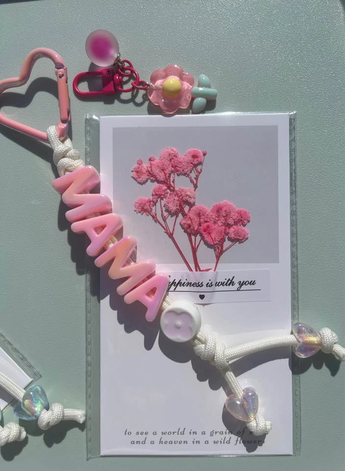 Handmade Name Keychain with Dried Flower Card - photo 3