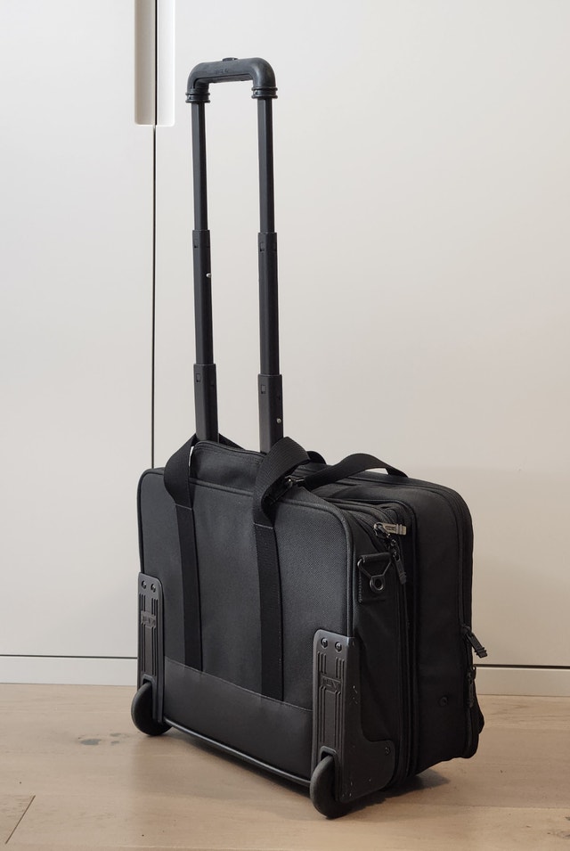 Tumi Alpha Deluxe Expandable 2-Wheel Computer Briefcase - photo 2