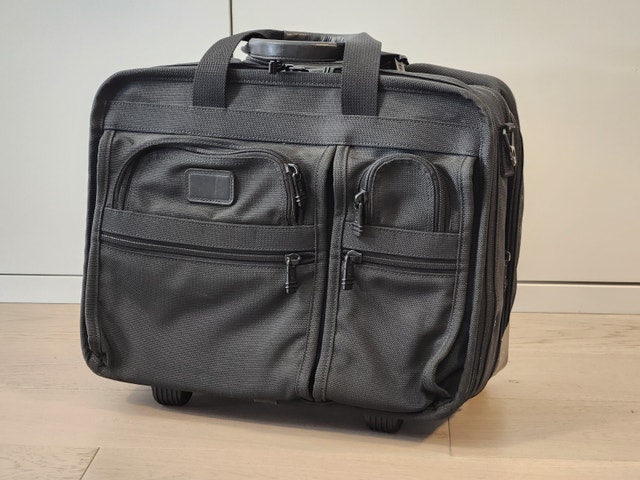 Tumi Alpha Deluxe Expandable 2-Wheel Computer Briefcase - photo 3