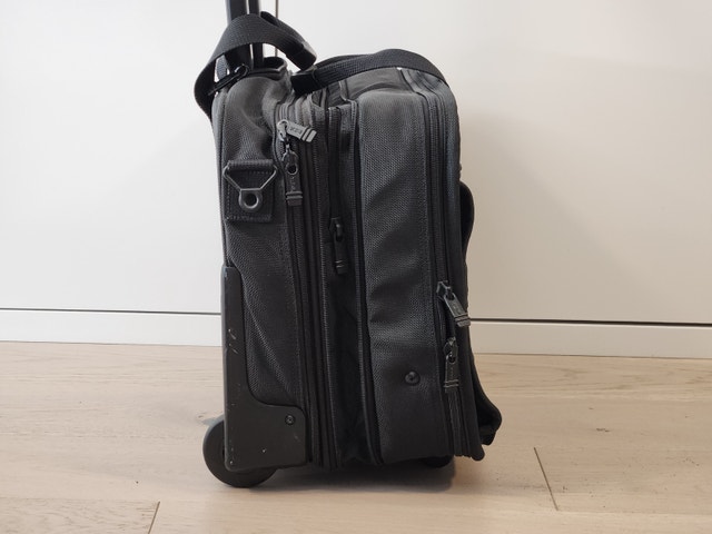 Tumi Alpha Deluxe Expandable 2-Wheel Computer Briefcase - photo 4