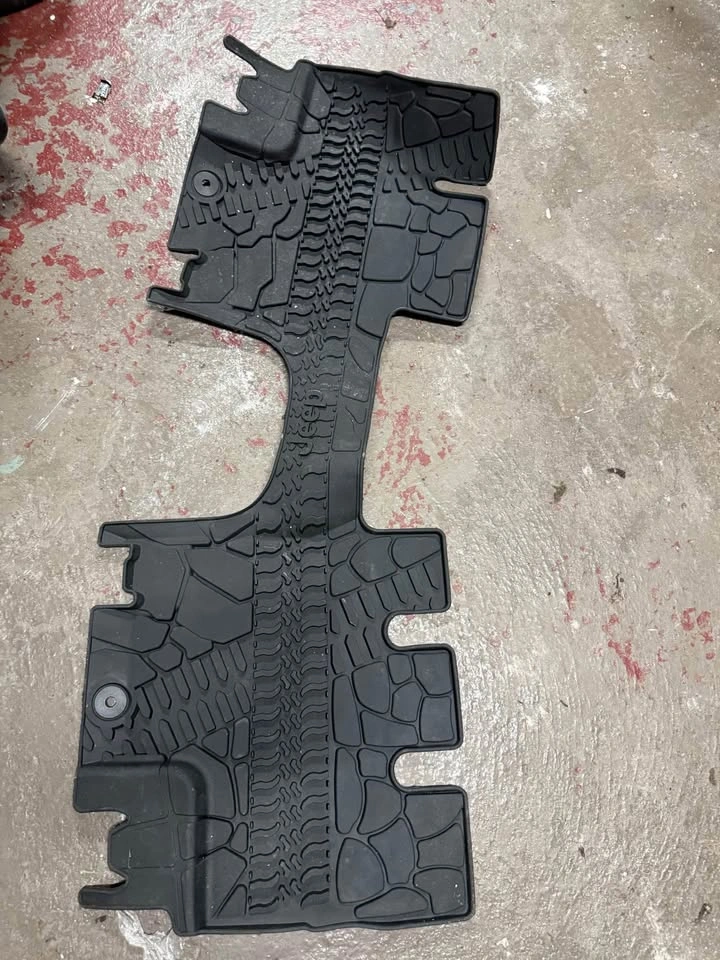Jeep Wrangler Original Accessory Package: Air Intakes, Floor Mat - photo 2