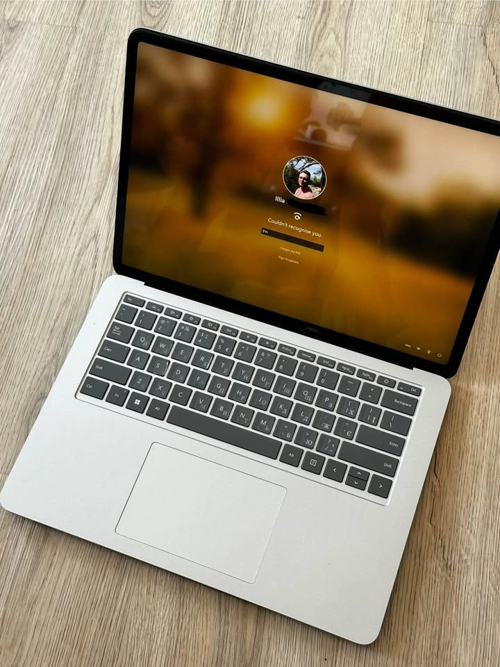 Microsoft Surface Laptop Studio - i7 | 32GB RAM | 1TB SSD | RTX - photo 2