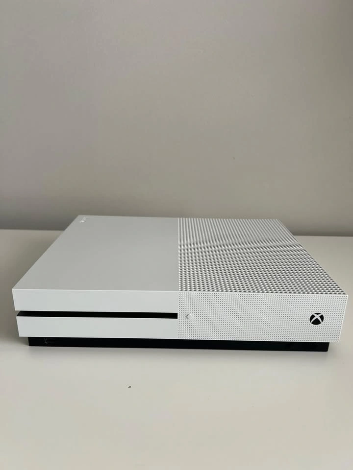 XBOX ONE S DISC EDITION 4K UHD+1 Controller+1 Game - photo 4