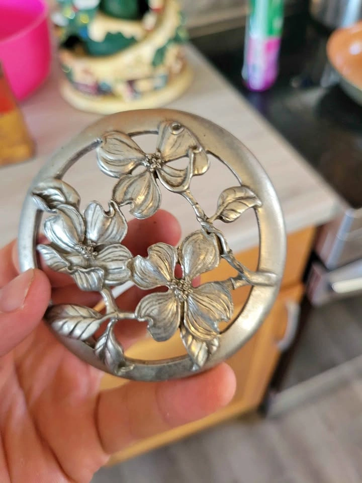 1988 Seagull Pewter Dogwood Lid