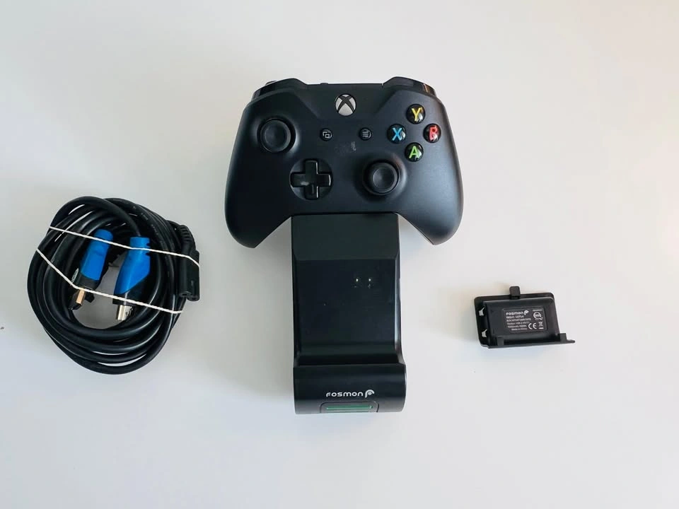 XBOX ONE X 1TB 4K UHD + Controller + Game + Charging Dock - photo 2