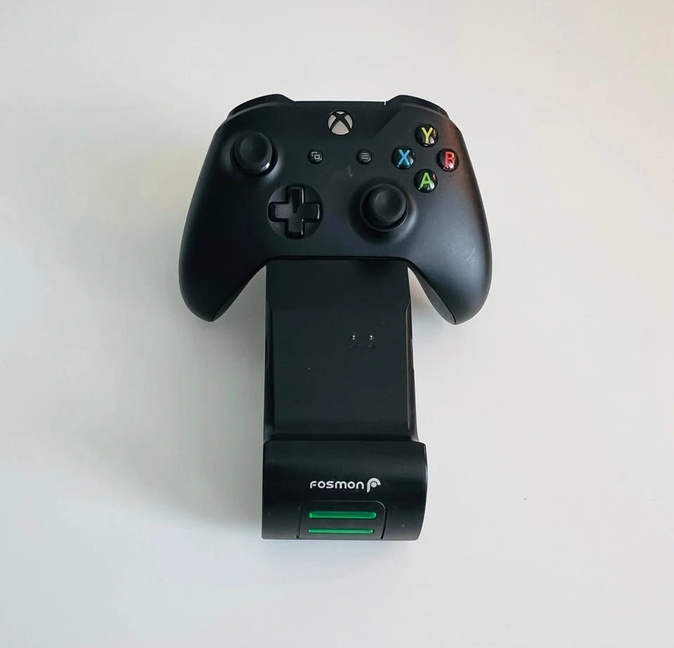 XBOX ONE X 1TB 4K UHD + Controller + Game + Charging Dock - photo 4