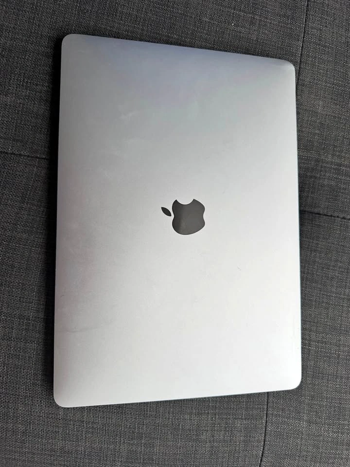MacBook Pro M1 8-core GPU