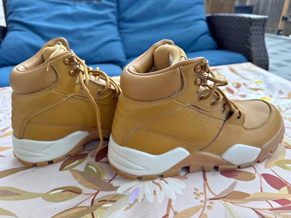 Nike Outdoor Boots Shoe Men’s 8.5