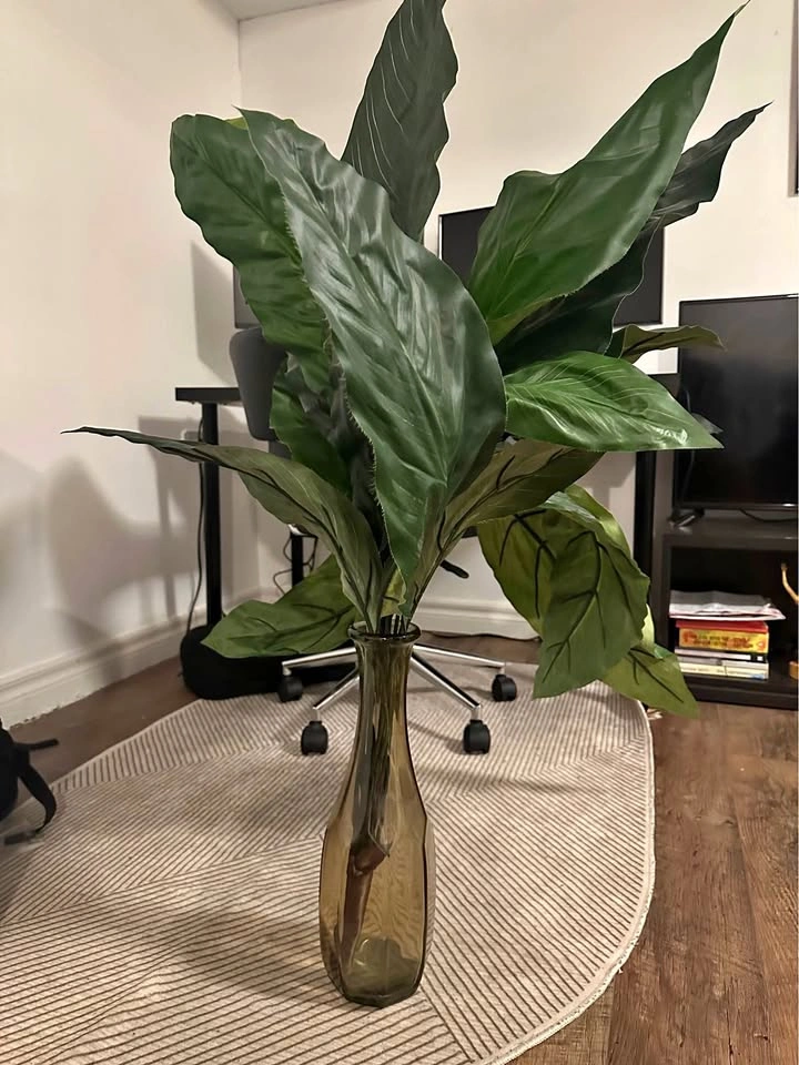 Faux plant perfect for indoor (house plant)