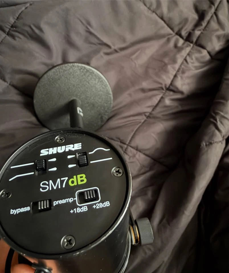 Shure SM7dB Microphone with Mini Stand (5 Months Old) - photo 2