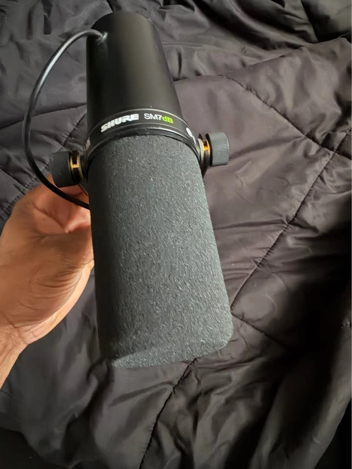 Shure SM7dB Microphone with Mini Stand (5 Months Old) - photo 4