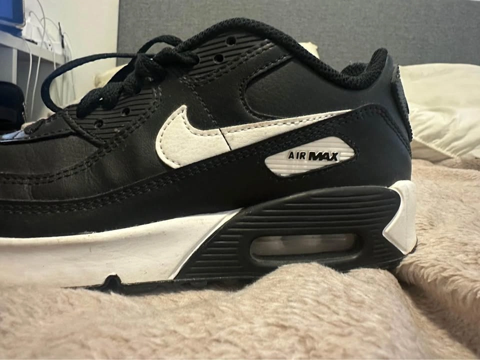 Nike Air Max 90 - Size 5Y (Kids) - photo 2