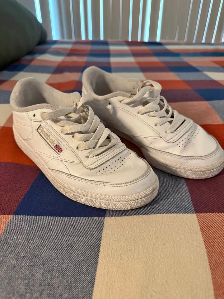 Reebok Classic White Leather Sneakers – Women’s US 7