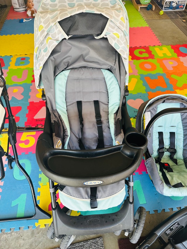 Stroller, Car Seat, and Base Set - photo 2