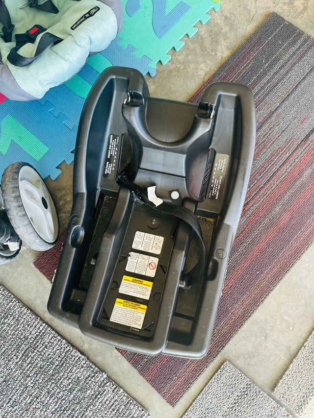 Stroller, Car Seat, and Base Set - photo 4